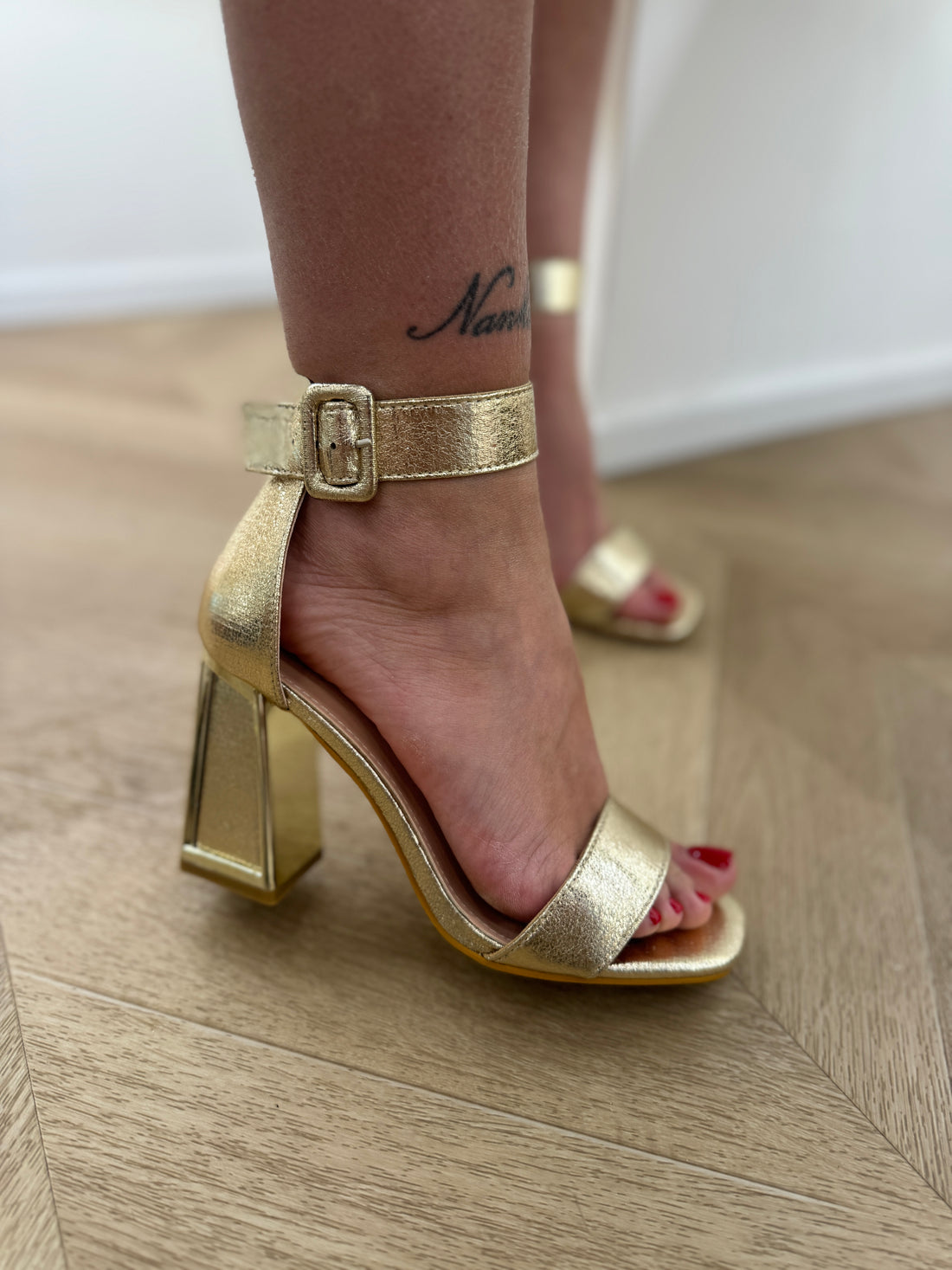 Sandalo cleo gold